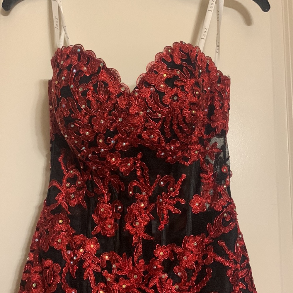 Jasz evening gown. Red and black size 00 - Picture 2 of 9